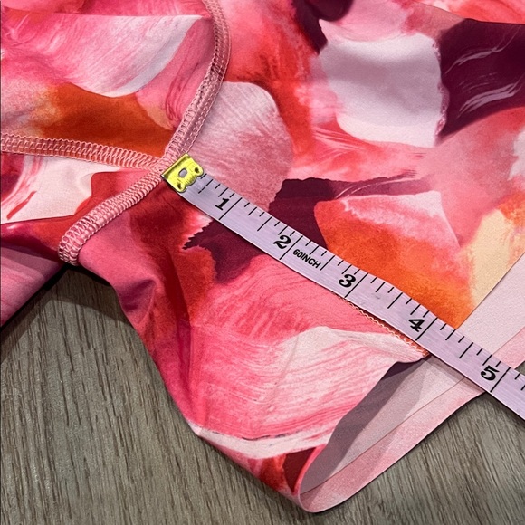 Athleta Run With It Pink and Red Patterned Athletic Running Shorts Size Large - Picture 6 of 15